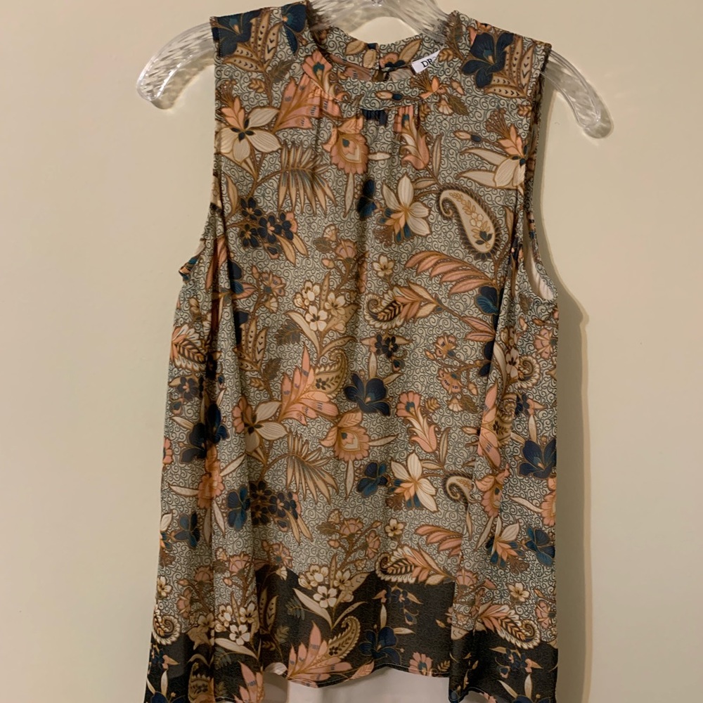 DR2  Floral Top size Small
